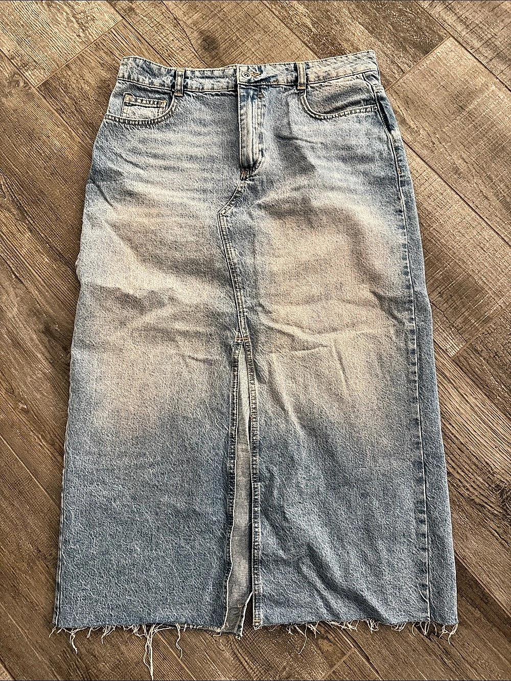 ZARA Light Wash Denim Midi Skirt with Front & Back Slit Blue size large